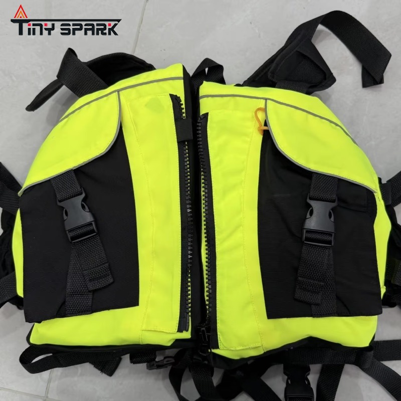 سترات النجاة المصنوعة من قماش  - مراجعة Life Jacket وسعره